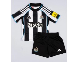 Newcastle United Domáci Detský futbalový dres 2025-26 Krátky Rukáv (+ trenírky)